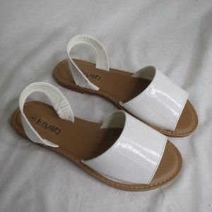 Krush Wide Fit Croc Bannana Sandals Womens Size 6
